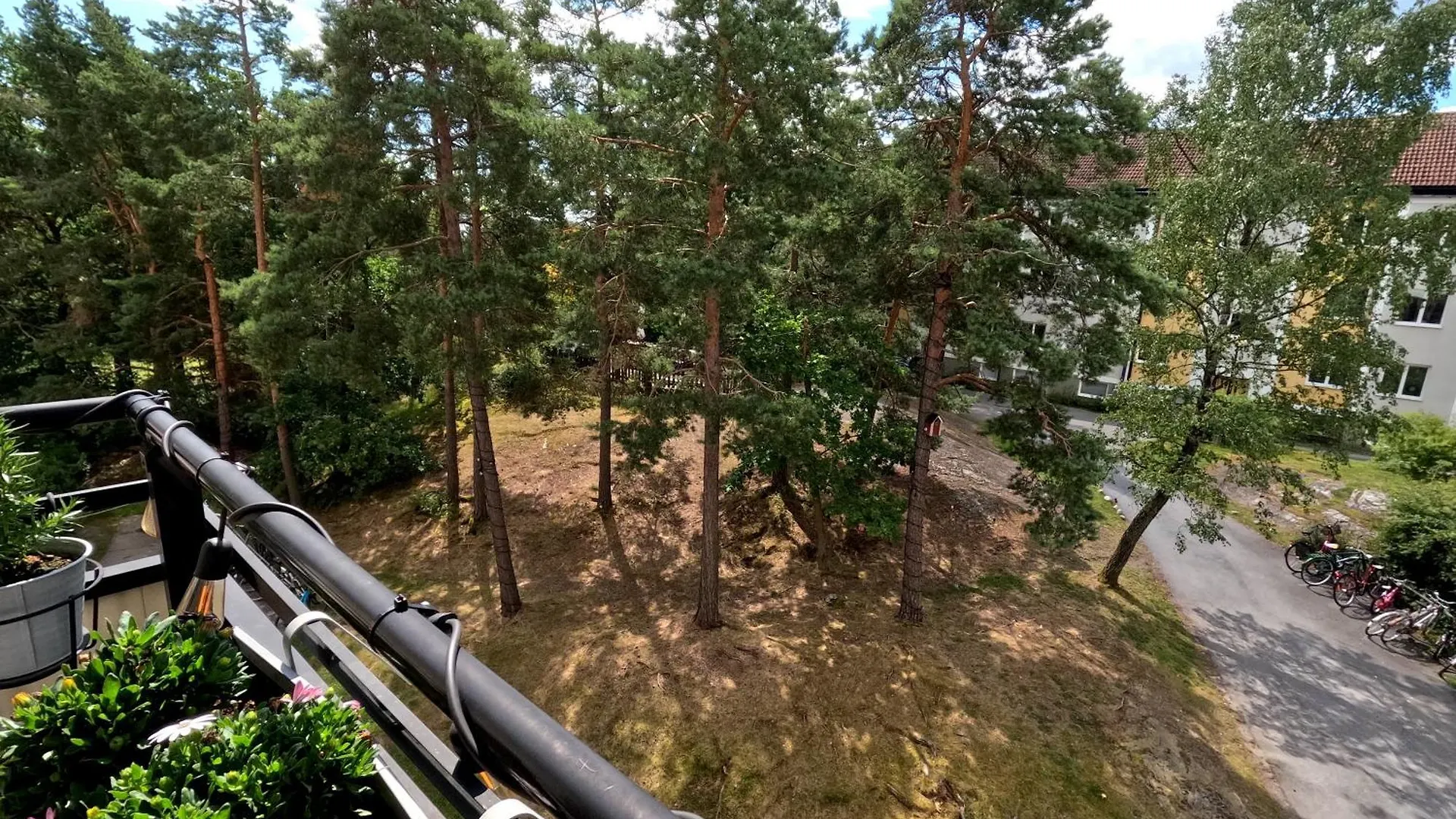 Mysig Och Lung Laegenhet Med Balkong Naera Stockholm! Apartment  Stockholm